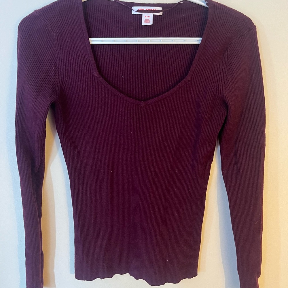 Women's Ribbed V-Neck Top - Burgundy